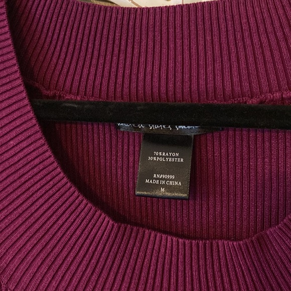 Unites States Sweaters ladie’s sweater burgundy color. Soft and cozy. - Picture 2 of 2